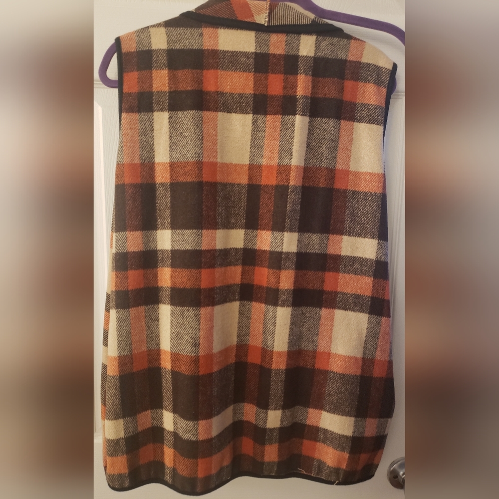 Vest - Picture 2 of 3